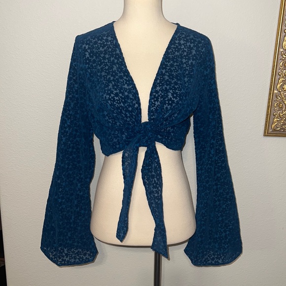 NEW Wild Fable bell long sleeve tie front top - Picture 2 of 11